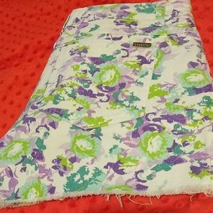 Checklist. Floral short. Sz 42.  8/9